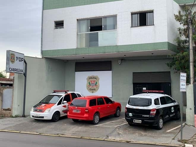 Polícia encontra procurado pela justiça debaixo da cama 